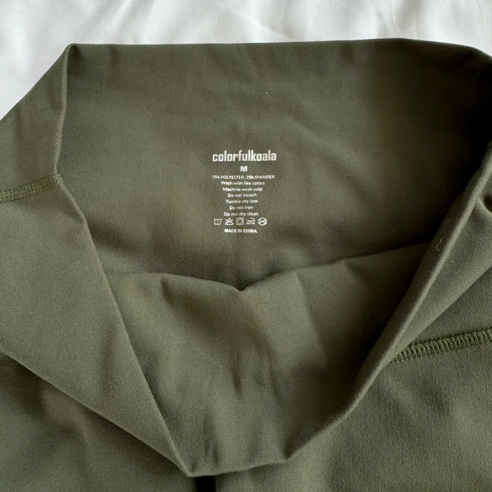 Colorfulkoala High Waisted 7/8 Pocket Leggings - Picture 3 of 3